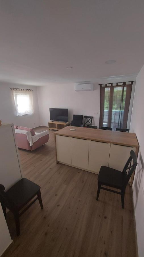 Apartmani Mlinar - Two Bedroom Apartment With Seaview Grebaštica Zewnętrze zdjęcie