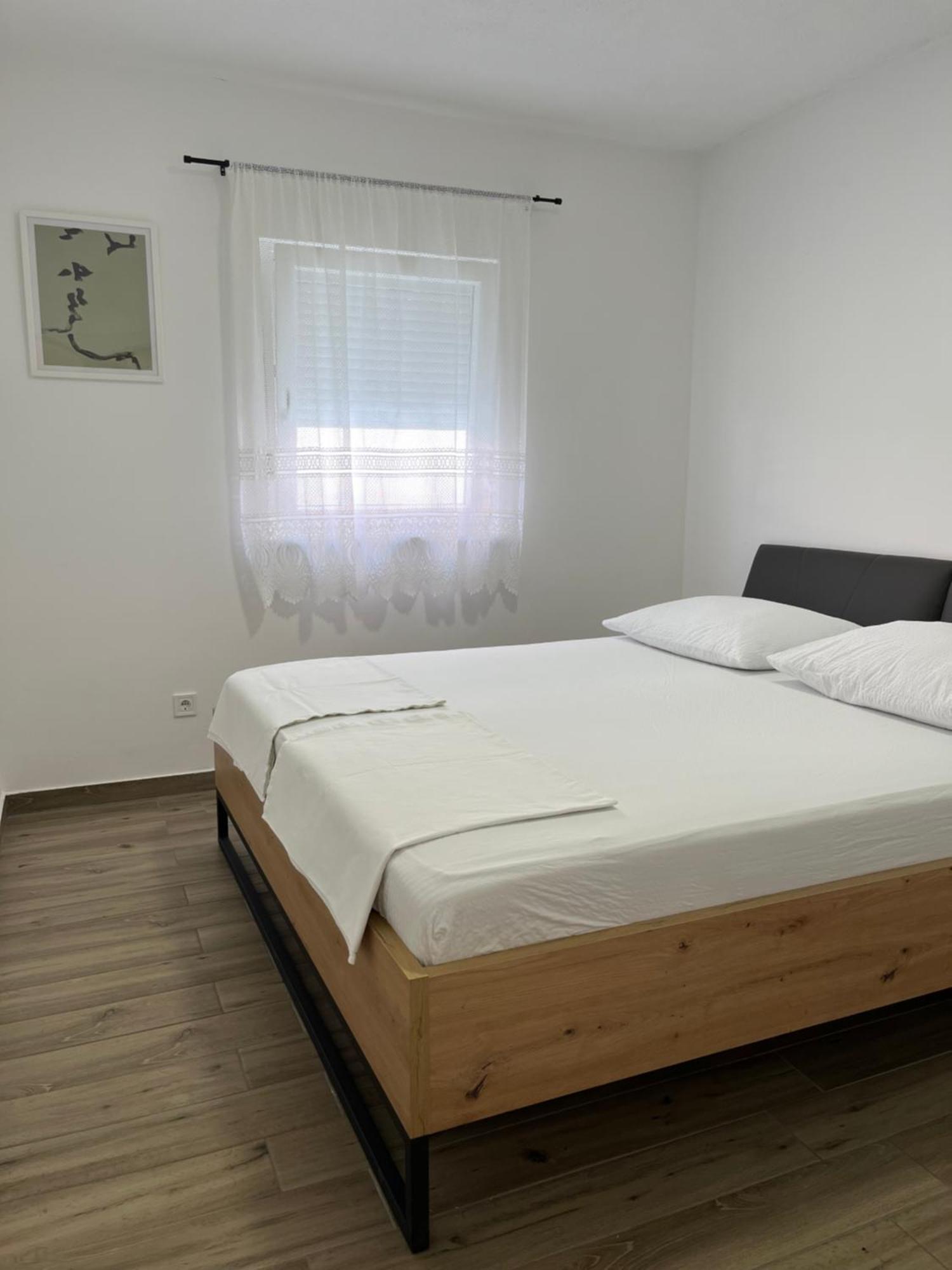 Apartmani Mlinar - Two Bedroom Apartment With Seaview Grebaštica Zewnętrze zdjęcie